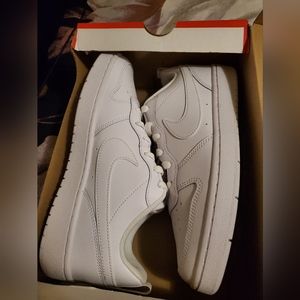 Nike Court Borough Low 2